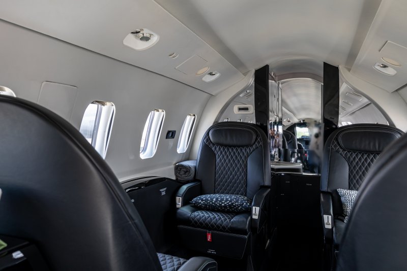 Piaggio p.180 Avanti интериор