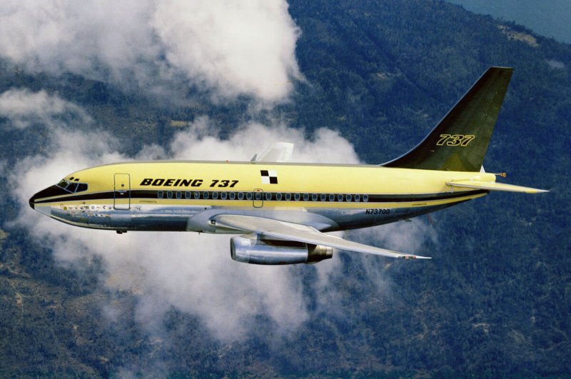 Боинг 737 100