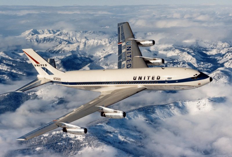 Самолет Боинг 707