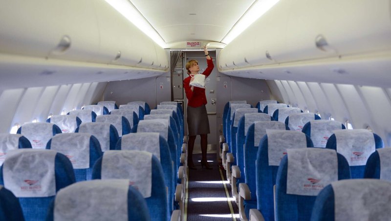 Red Wings Sukhoi Superjet 100 места