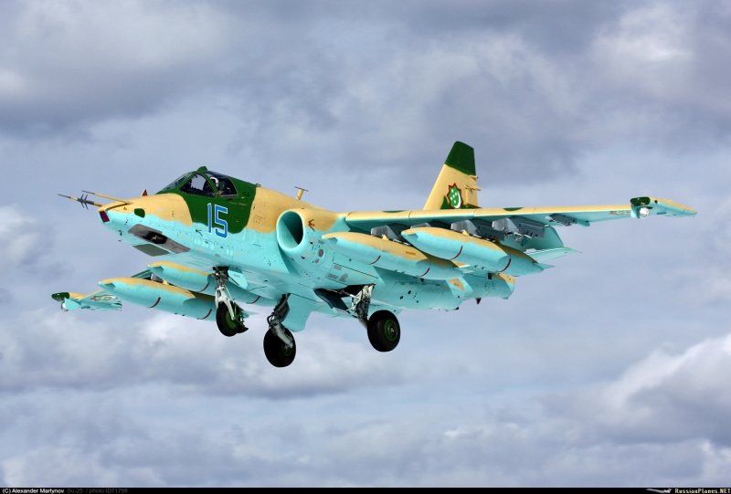 Фронтовой бомбардировщик Су-25