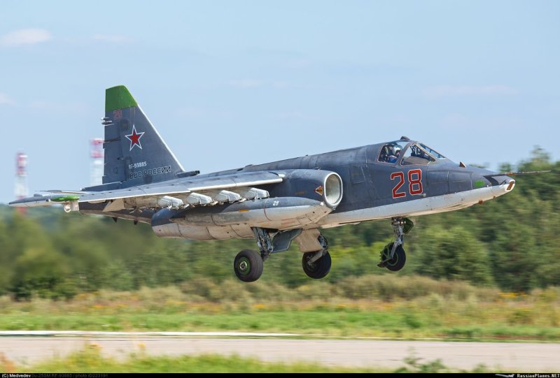 Военный самолет Су 25