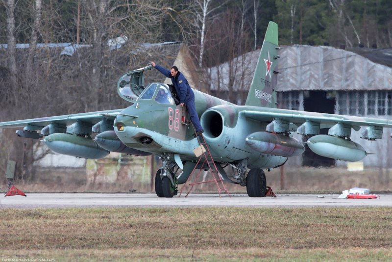 Штурмовик Су-25-39 Грач