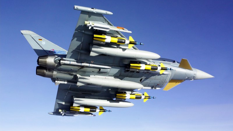 Истребители НАТО Eurofighter Typhoon