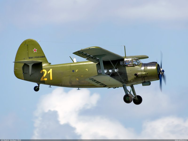 АН 2 бомбардировщик