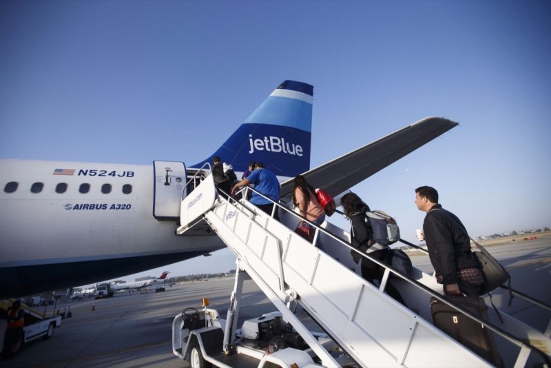 Самолет JETBLUE