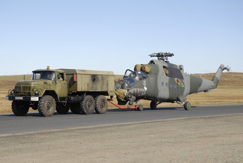 Буксировка вертолета ми-24