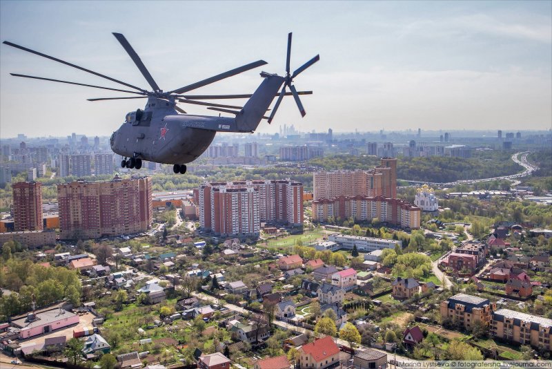 Вертолет и храм