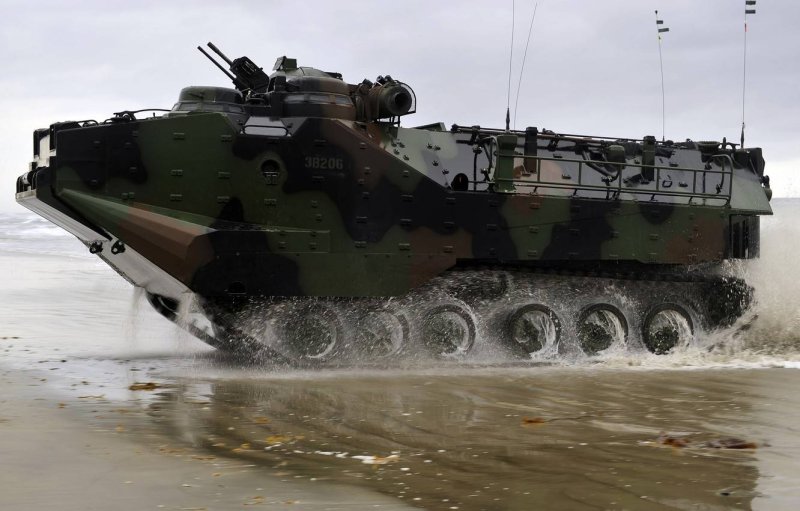 Машины-амфибии AAV-7