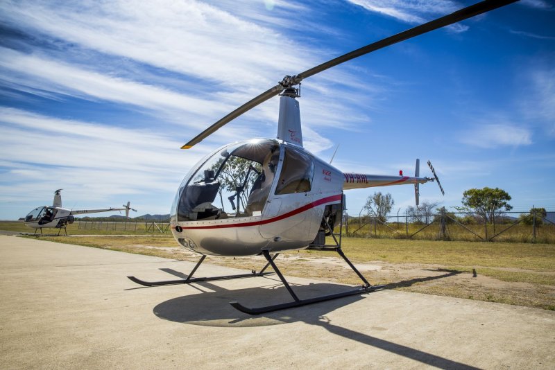 Robinson r22 сзади