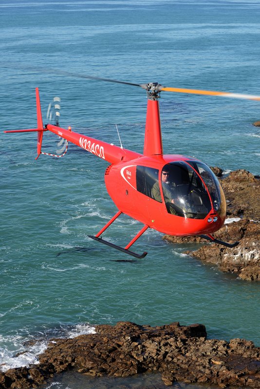 Вертолет красный r44