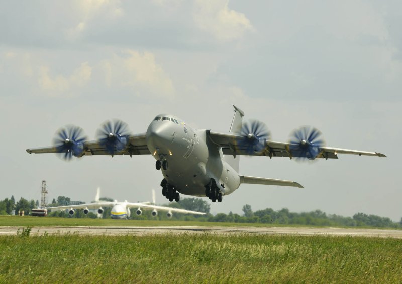 АН-188 транспортный самолёт