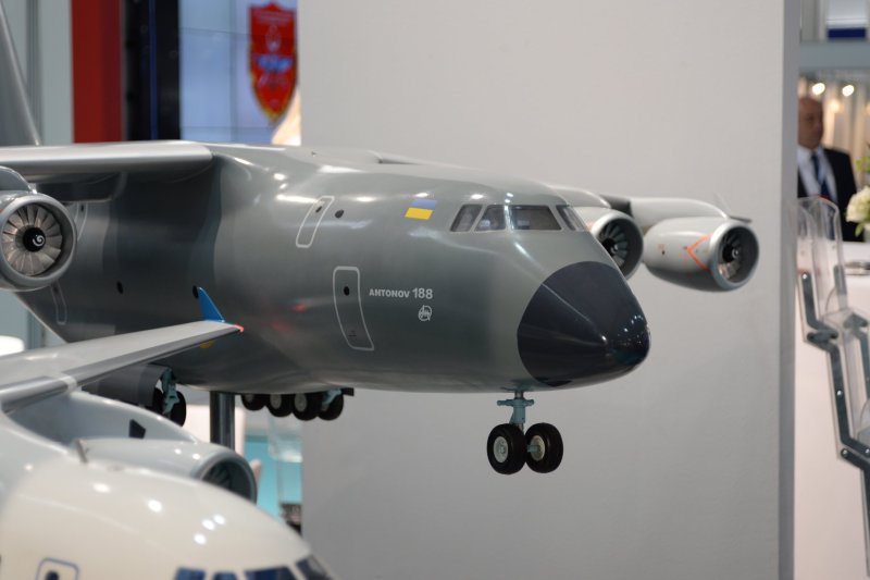 АН-188 транспортный самолёт