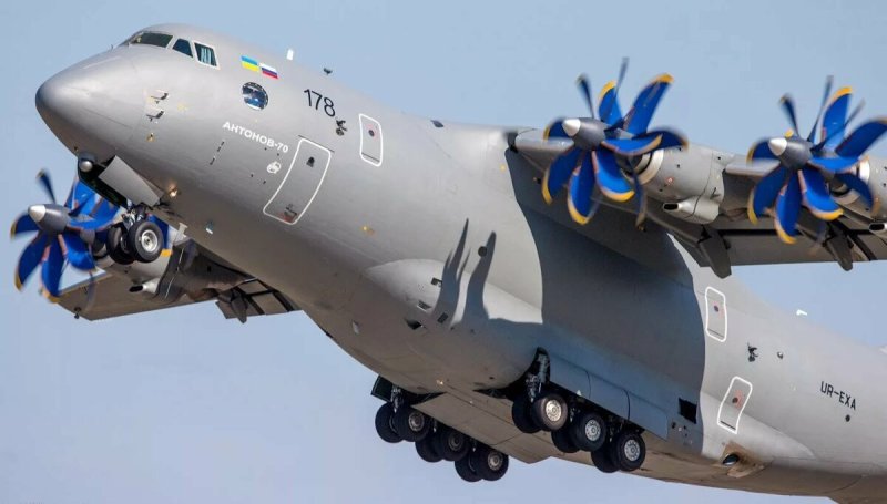 АН-70 военно-транспортный самолёт