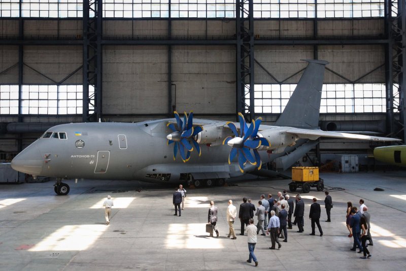 АН-188 транспортный самолёт