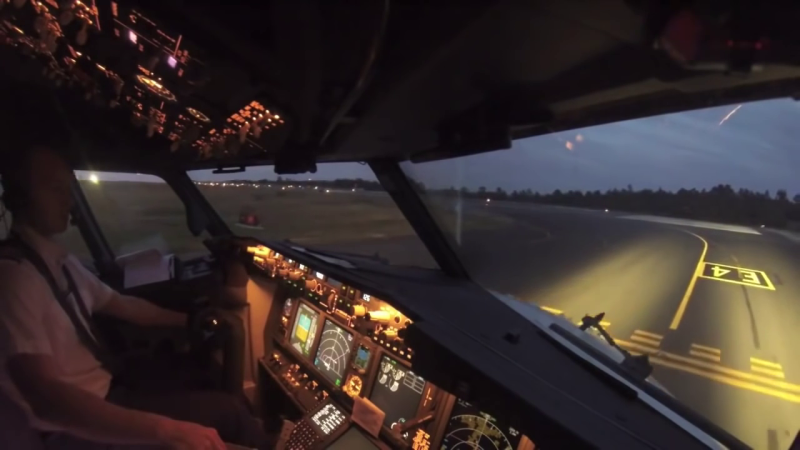 Форточка в кабине пилотов Boeing 737