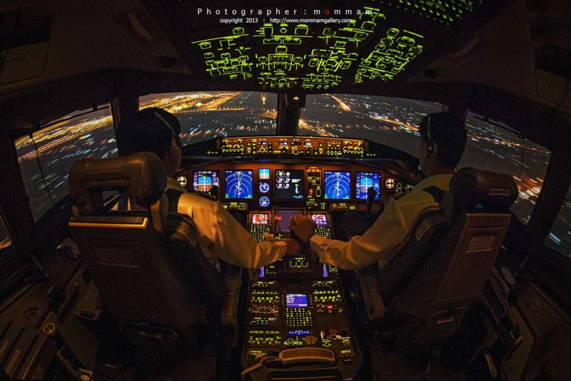 Кабина Airbus 777