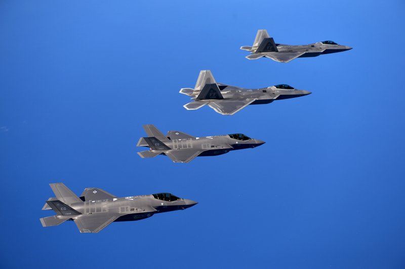 F22 Raptor и f35