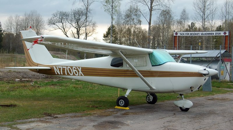 Цесна 142