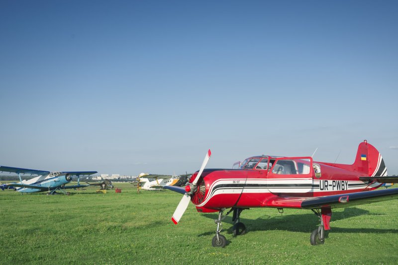 Yak-52 - ra-1070k.
