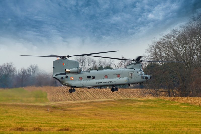 Вертолет Boeing 234 Chinook
