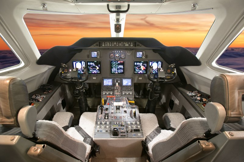 Кабина самолета Gulfstream g200