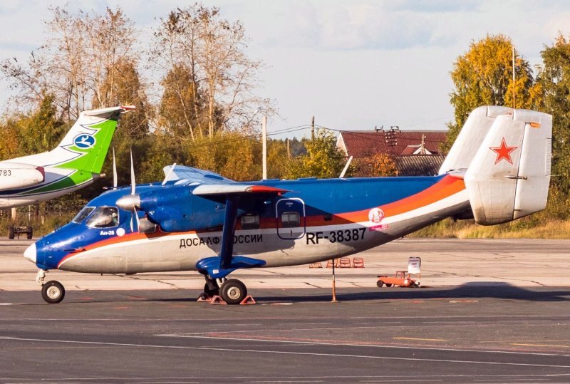 АН-28 пассажирский самолёт