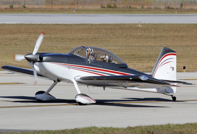 Самолёт vans rv8