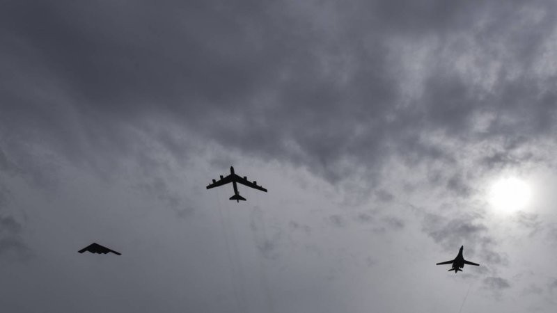 Самолет в небе