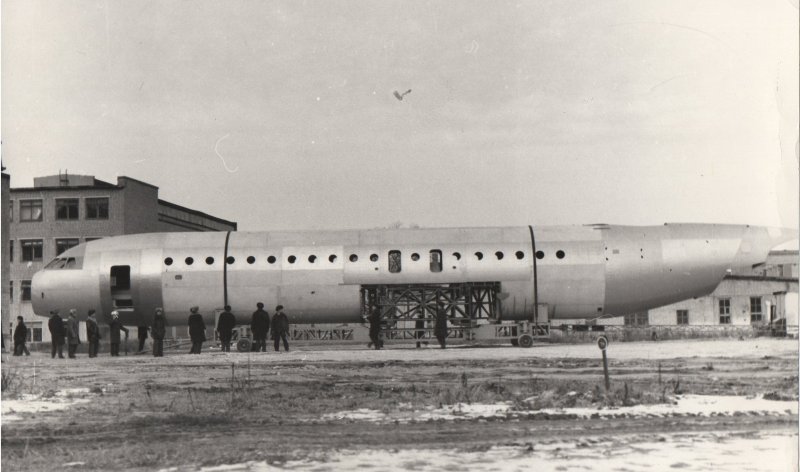 Саратовский авиационный завод як-42