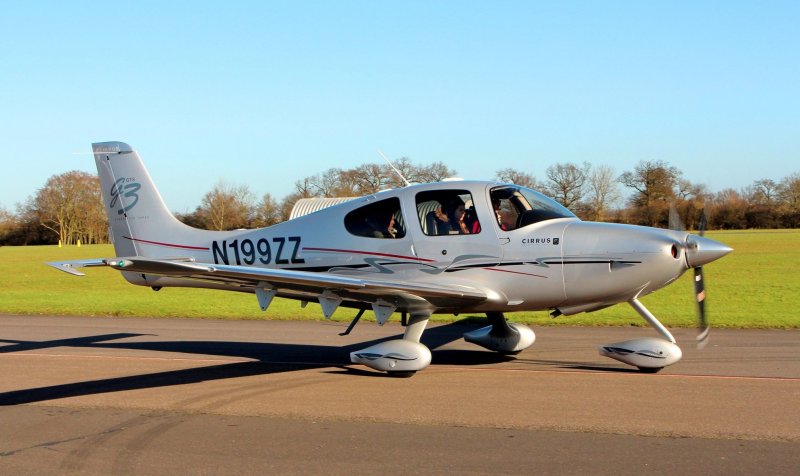 Cirrus aircraft sr22