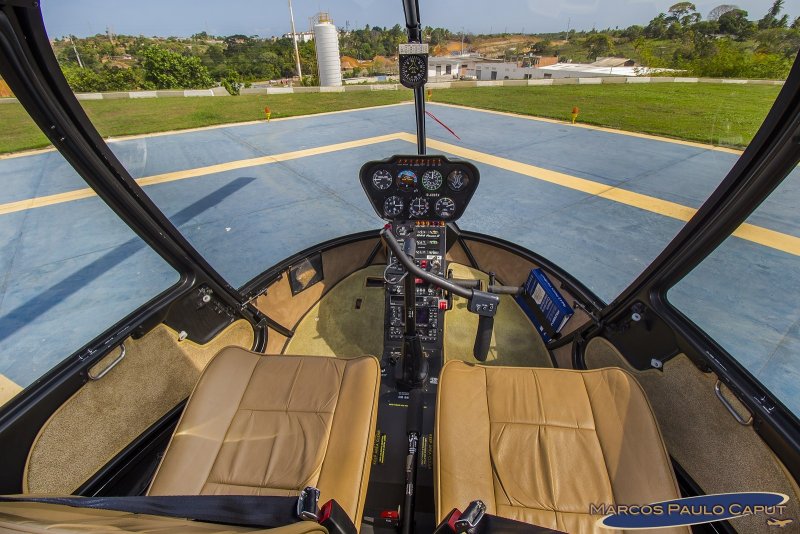 Кабина вертолета Robinson r44