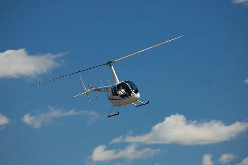 Robinson r44 в небе