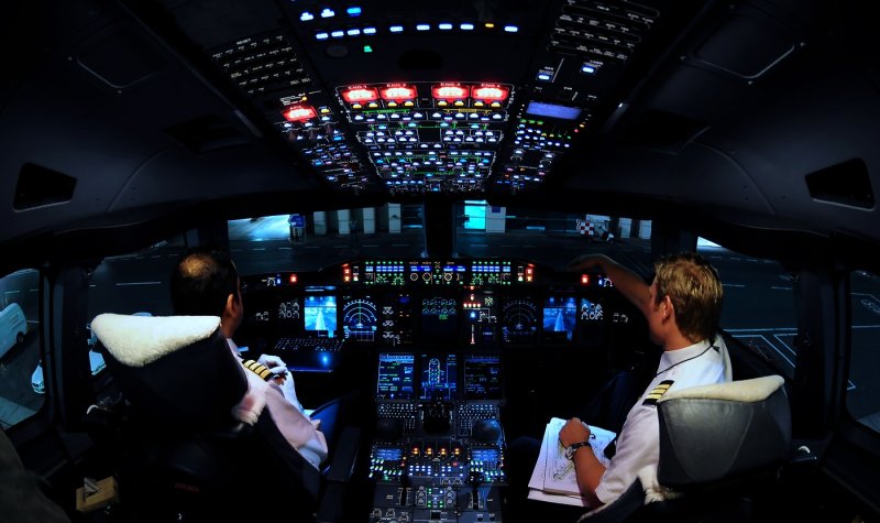 Airbus a380 кабина пилота