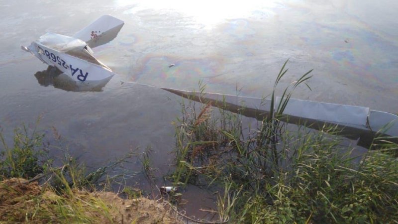 Авиалайнер упал в водоем