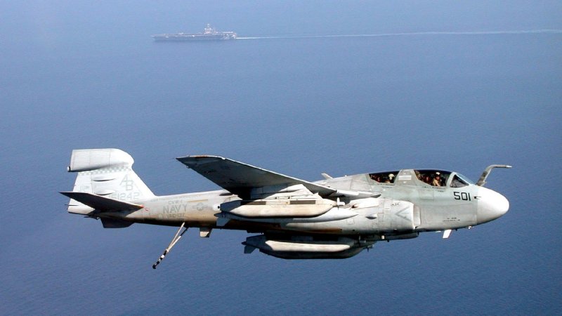 Самолет EA-6b Prowler