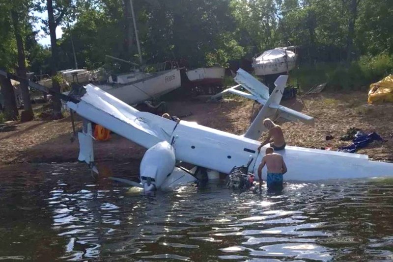 Легкомоторный самолет