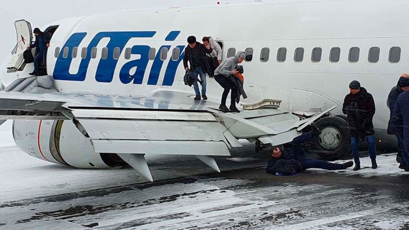 Самолет ЮТЭЙР Боинг 737