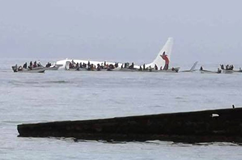 Боинг 737 посадка на воду