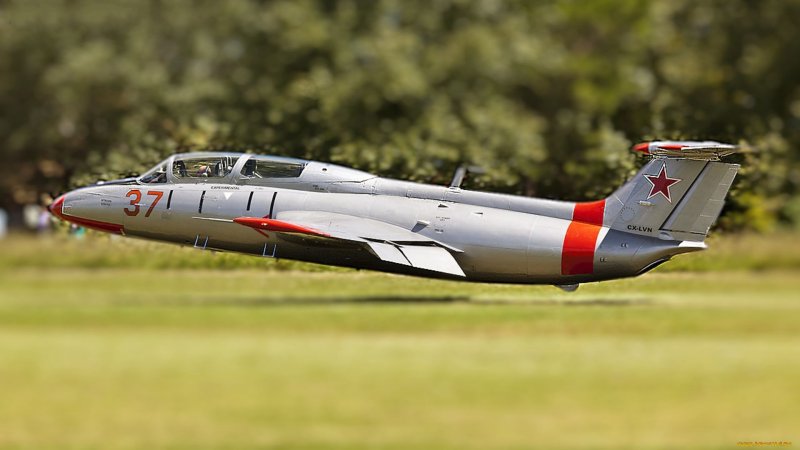 Самолет Aero l-29 Delfin
