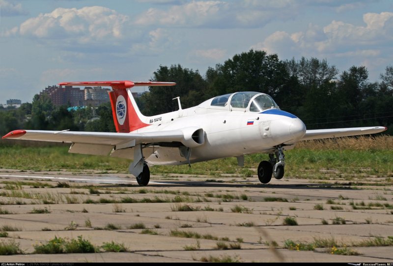 Реактивный самолет л-29