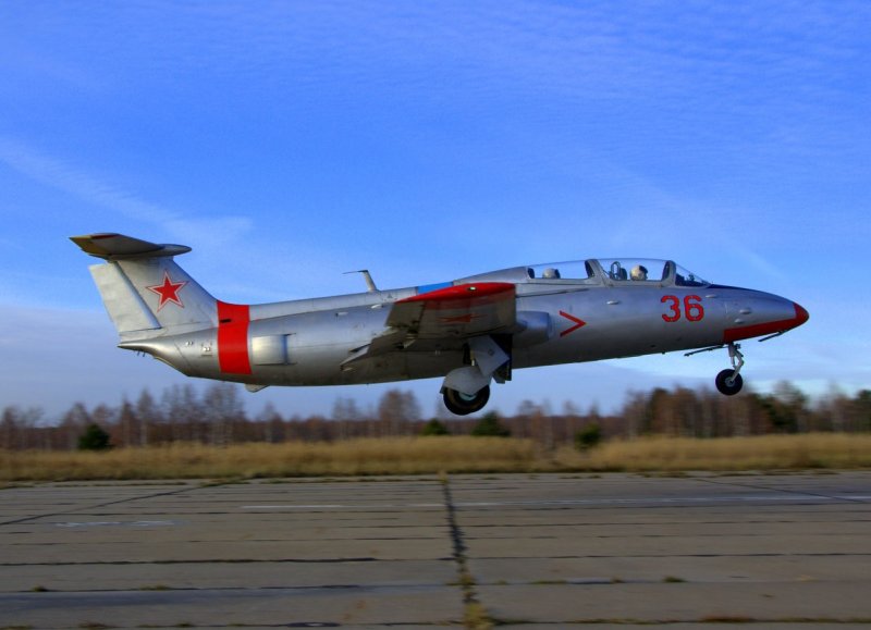Самолёт л-29 Дельфин
