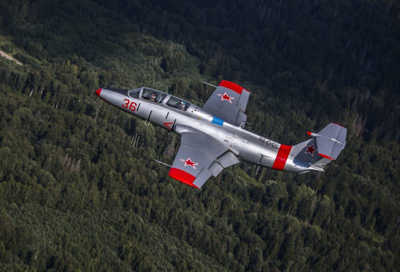 Самолёт л-29 Дельфин
