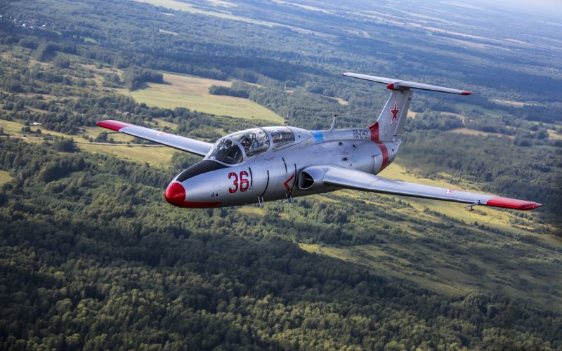 Самолёт л-29 Дельфин