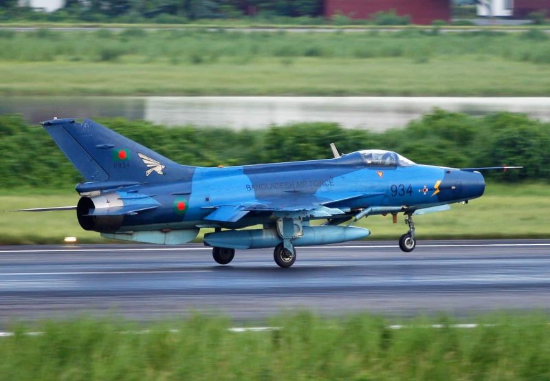 J7 истребитель