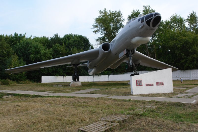Самолет-памятник ту-16 Рязань