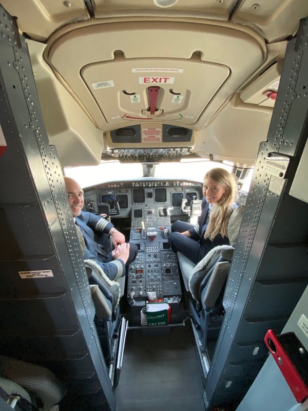 Bombardier CRJ 200 кабина
