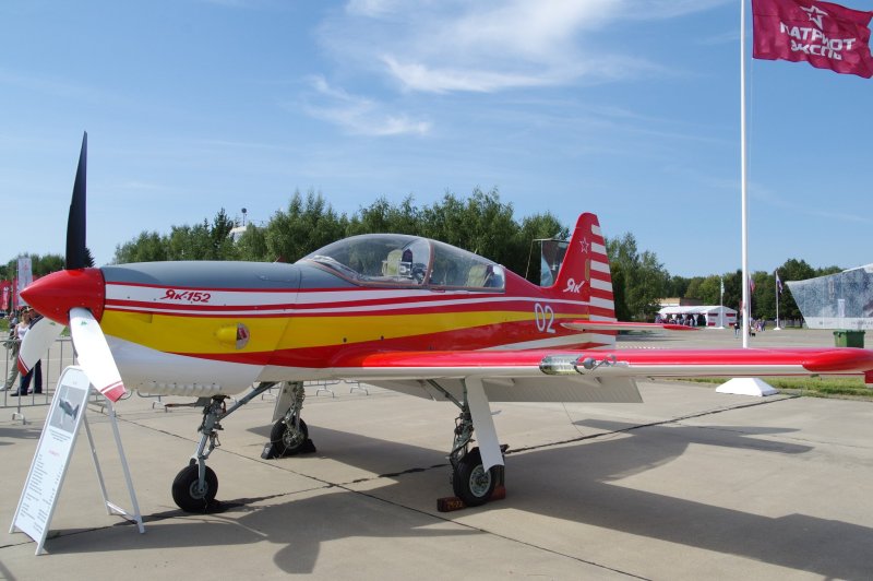 Самолёт як-152