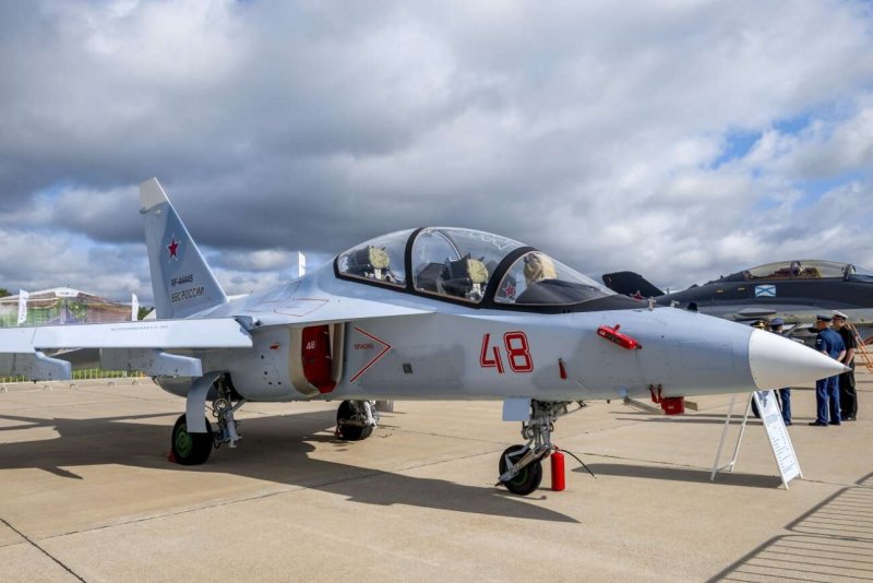 Учебно-тренировочный самолет як-130