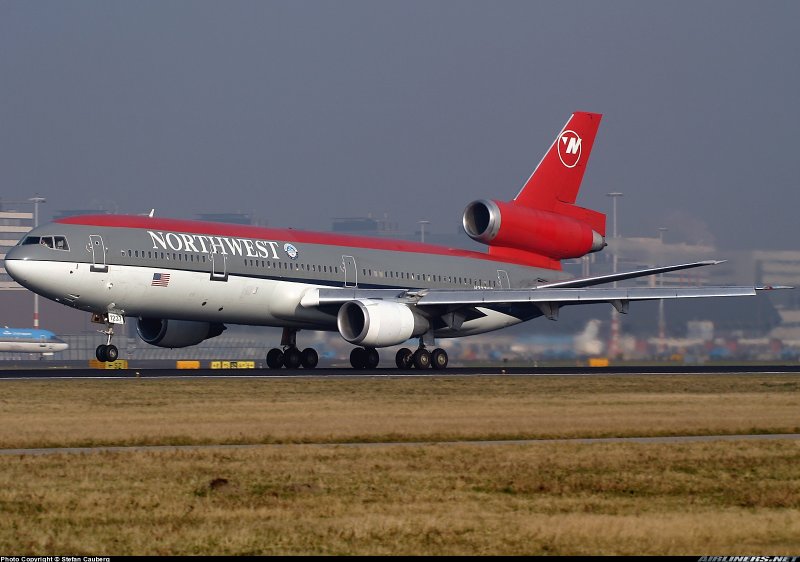 DC 10 самолет